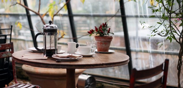 Café by Kris Atomic via Unsplash